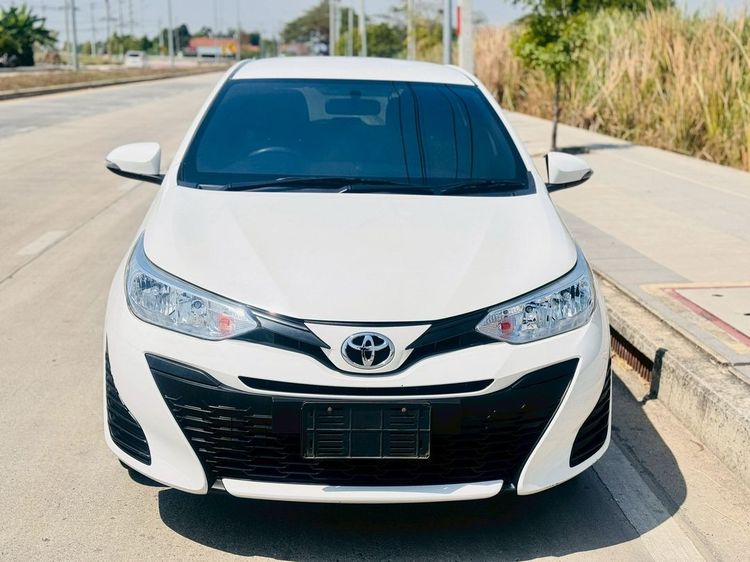 Toyota Yaris 2019 1.2 E Sedan เบนซิน เกียร์อัตโนมัติ ขาว รูปที่ 2