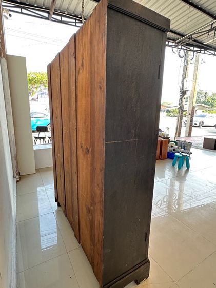 ตู้โชว์ไม้จริงสไตล์วินเทจ 2 บานเปิด 4 ชั้นวาง โครงขาไม้จริงสีน้ำตาลเข้ม  รูปที่ 7