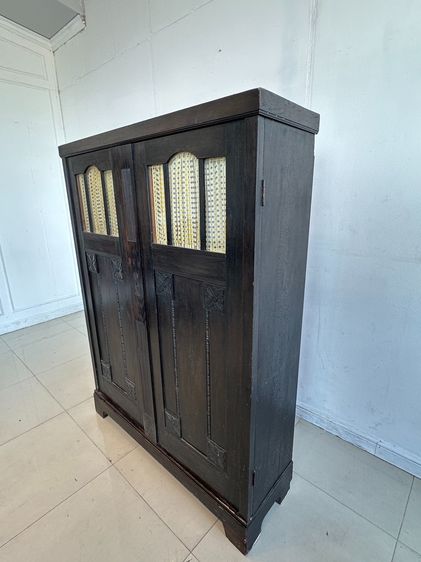 ตู้โชว์ไม้จริงสไตล์วินเทจ 2 บานเปิด 4 ชั้นวาง โครงขาไม้จริงสีน้ำตาลเข้ม  รูปที่ 3