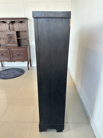 ตู้โชว์ไม้จริงสไตล์วินเทจ 2 บานเปิด 4 ชั้นวาง โครงขาไม้จริงสีน้ำตาลเข้ม  รูปที่ 4