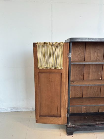 ตู้โชว์ไม้จริงสไตล์วินเทจ 2 บานเปิด 4 ชั้นวาง โครงขาไม้จริงสีน้ำตาลเข้ม  รูปที่ 10