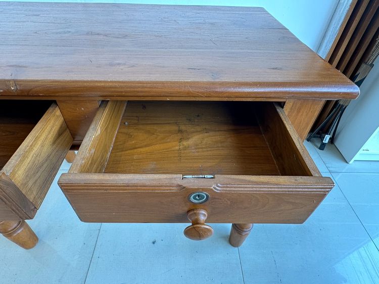 โต๊ะทำงานไม้สัก สไตล์วินเทจ 2 ลิ้นชัก ขากลึงกลมสีน้ำตาล รูปที่ 10