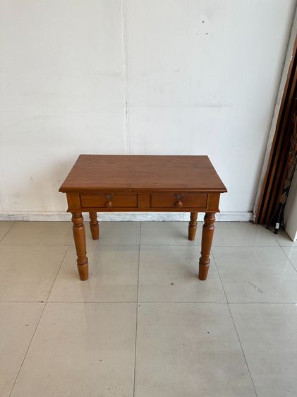 โต๊ะทำงานไม้สัก สไตล์วินเทจ 2 ลิ้นชัก ขากลึงกลมสีน้ำตาล รูปที่ 2