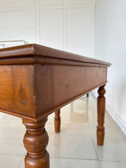 โต๊ะทำงานไม้สัก สไตล์วินเทจ 2 ลิ้นชัก ขากลึงกลมสีน้ำตาล รูปที่ 6