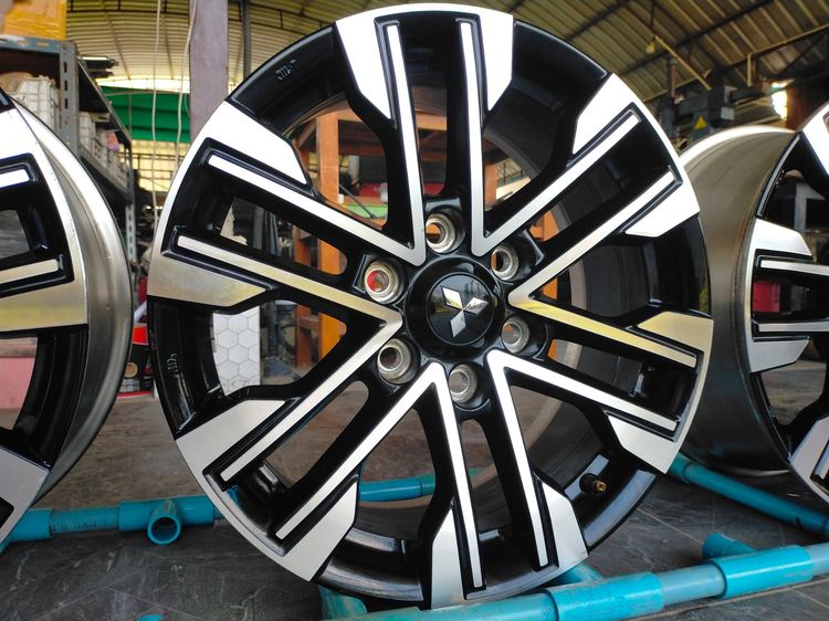 แม็กมิตซู ขอบ18 สีเดิม มีรอยตามการใช้งาน ไม่มีรอยเบียดหนัก ไม่ดุ้งไม่คดไม่แตก ไม่ซ่อม ใส่ triton ปาเจ รูปที่ 2