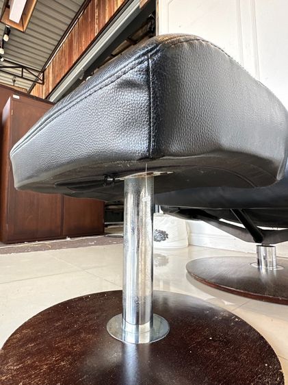 เก้าอี้อาร์มแชร์ พร้อมสตูล เบาะหนัง PU สีดำ หมุนได้ 360 องศา รูปที่ 17