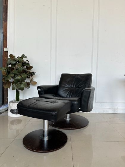 เก้าอี้นวม/เก้าอี้มีที่เท้าแขน หนังเทียม เก้าอี้อาร์มแชร์ พร้อมสตูล เบาะหนัง PU สีดำ หมุนได้ 360 องศา