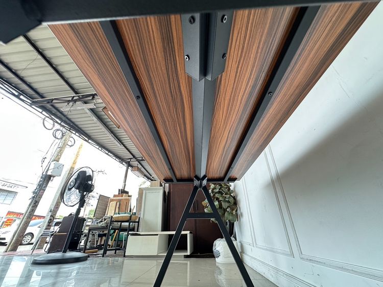 โต๊ะทำงาน ท็อปไม้ MDF ปิดผิวลายไม้สีน้ำตาล โครงขาเหล็กสีดำ รูปที่ 9