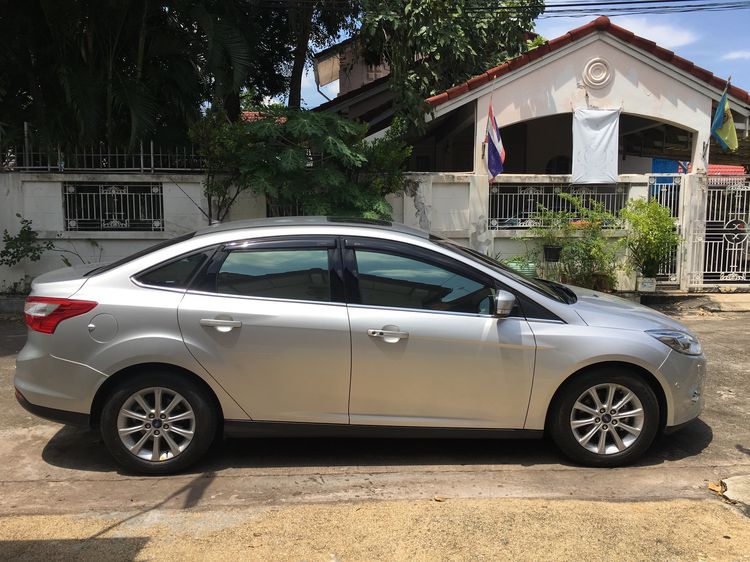รถ Ford Focus 2.0 Sport สี เทา