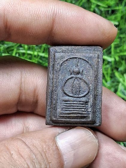 (ปิดแล้วครับ)พระเนื้อผงดำเก่าไม่ทราบที่