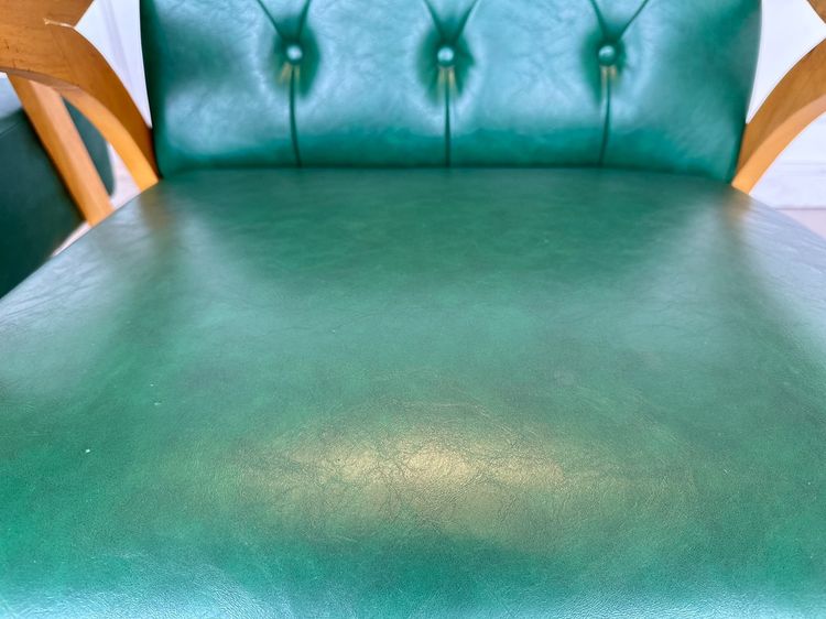 เก้าอี้อาร์มแชร์ เบะหนัง PU สีเขียว โครงขาไม้สนสีบีช รูปที่ 8