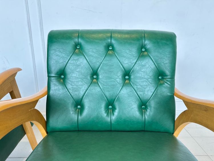 เก้าอี้อาร์มแชร์ เบะหนัง PU สีเขียว โครงขาไม้สนสีบีช รูปที่ 6