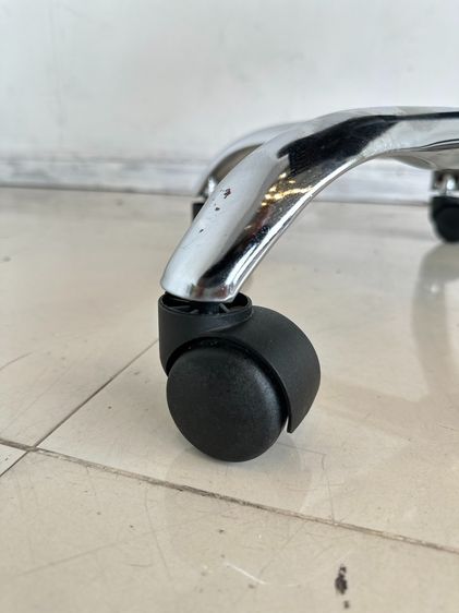 เก้าอี้สำนักงาน เบาะผ้าสีดำ พิงหลังตาข่ายสีน้ำเงิน  รูปที่ 16