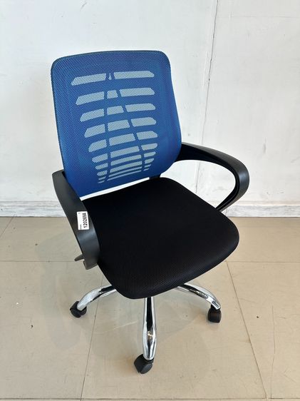 เก้าอี้สำนักงาน เบาะผ้าสีดำ พิงหลังตาข่ายสีน้ำเงิน  รูปที่ 2