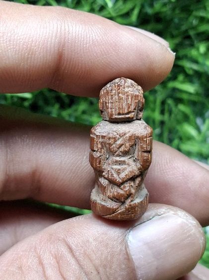 หนุมานไม้แกะเก่า จารยันต์ใต้ฐาน รูปที่ 2