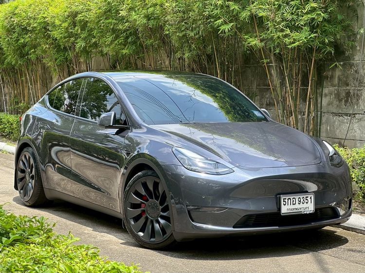 รถ Tesla Model Y Performance สี เทา