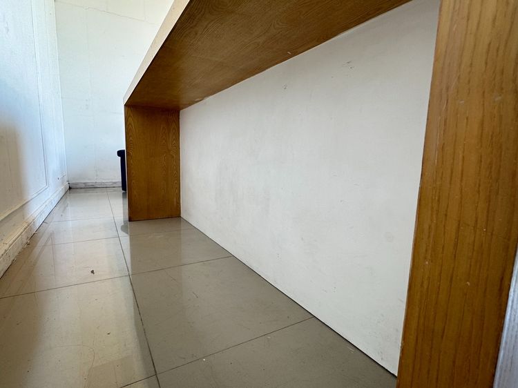 เคาน์เตอร์ 6 ลิ้นชัก ท็อปมีรูร้อยสายไฟ โครงไม้ MDF สีบีชลายไม้  รูปที่ 10