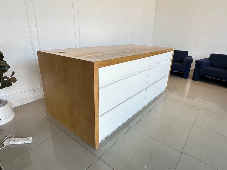 เคาน์เตอร์ 6 ลิ้นชัก ท็อปมีรูร้อยสายไฟ โครงไม้ MDF สีบีชลายไม้  รูปที่ 3