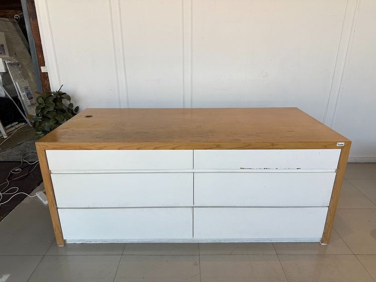 เคาน์เตอร์ 6 ลิ้นชัก ท็อปมีรูร้อยสายไฟ โครงไม้ MDF สีบีชลายไม้  รูปที่ 2