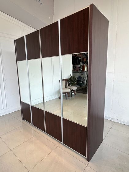 ตู้เสื้อผ้า 4 บานเปิด 4 ลิ้นชัก หน้าบานกระจกเงาครึ่งตัว โครงไม้ MDF สีน้ำตาล รูปที่ 4