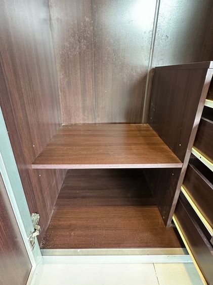 ตู้เสื้อผ้า 4 บานเปิด 4 ลิ้นชัก หน้าบานกระจกเงาครึ่งตัว โครงไม้ MDF สีน้ำตาล รูปที่ 17