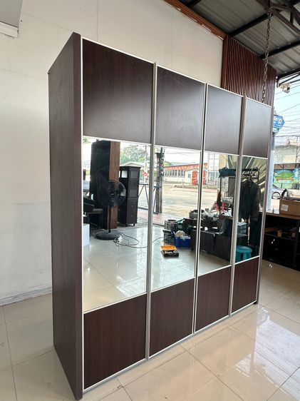 ตู้เสื้อผ้า 4 บานเปิด 4 ลิ้นชัก หน้าบานกระจกเงาครึ่งตัว โครงไม้ MDF สีน้ำตาล รูปที่ 3