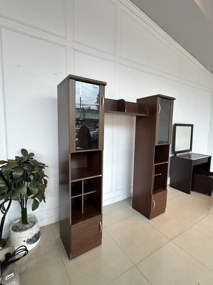 ตู้โชว์ แบรนด์ KEEP โครงไม้ MDF สีน้ำตาล มือจับพลาสติก  รูปที่ 2