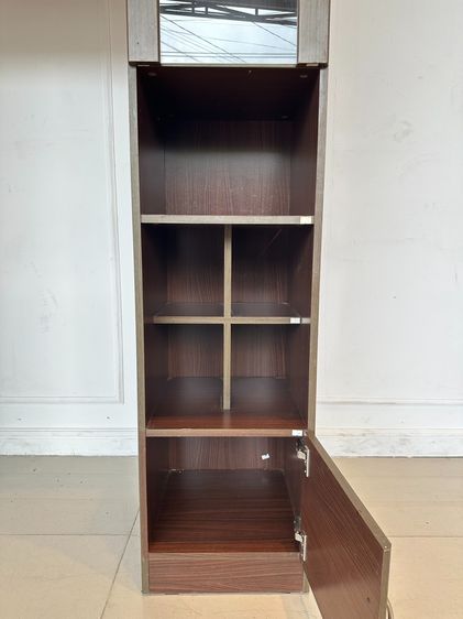 ตู้โชว์ แบรนด์ KEEP โครงไม้ MDF สีน้ำตาล มือจับพลาสติก  รูปที่ 18