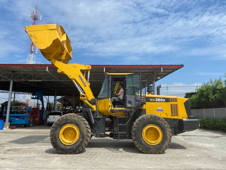 รถตักล้อยาง KOMATSU รุ่น WA380-6 บุ้งกี๋ 3.4 คิว รถเก่านอกนำเข้า