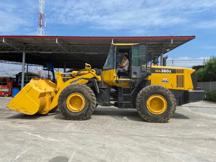 รถตักล้อยาง KOMATSU รุ่น WA380-6 บุ้งกี๋ 3.4 คิว รถเก่านอกนำเข้า รูปที่ 2