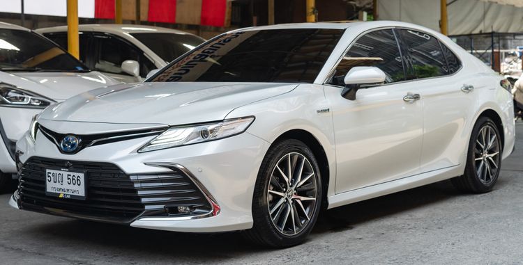 Toyota Camry 2024 2.5 HEV Premium Luxury Sedan ไฮบริด ไม่ติดแก๊ส เกียร์อัตโนมัติ ขาว รูปที่ 2