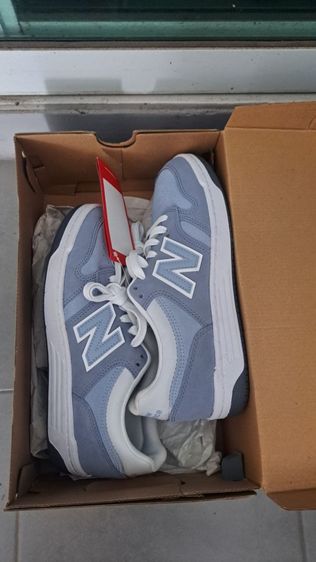 ขาย NB มือหนึ่งไม่เคยใส่ป้ายครบกล่องครบ สั่งมาจากเกาหลีผิดไซร์ no.41.5