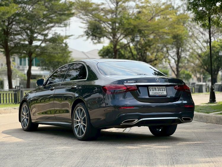 Mercedes-Benz E-Class 2022 E300e Sedan ปลั๊กอินไฮบริด (PHEV) ไม่ติดแก๊ส เกียร์อัตโนมัติ เทา รูปที่ 3