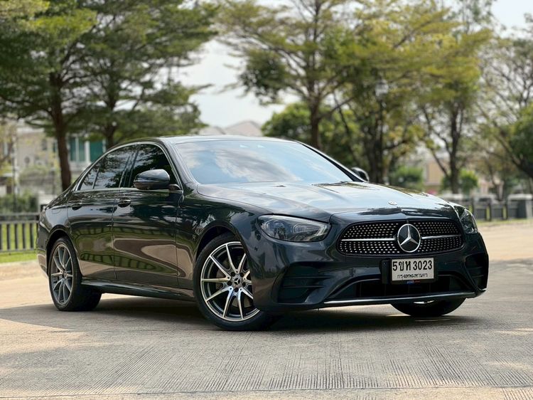 Mercedes-Benz E-Class 2022 E300e Sedan ปลั๊กอินไฮบริด (PHEV) ไม่ติดแก๊ส เกียร์อัตโนมัติ เทา รูปที่ 2