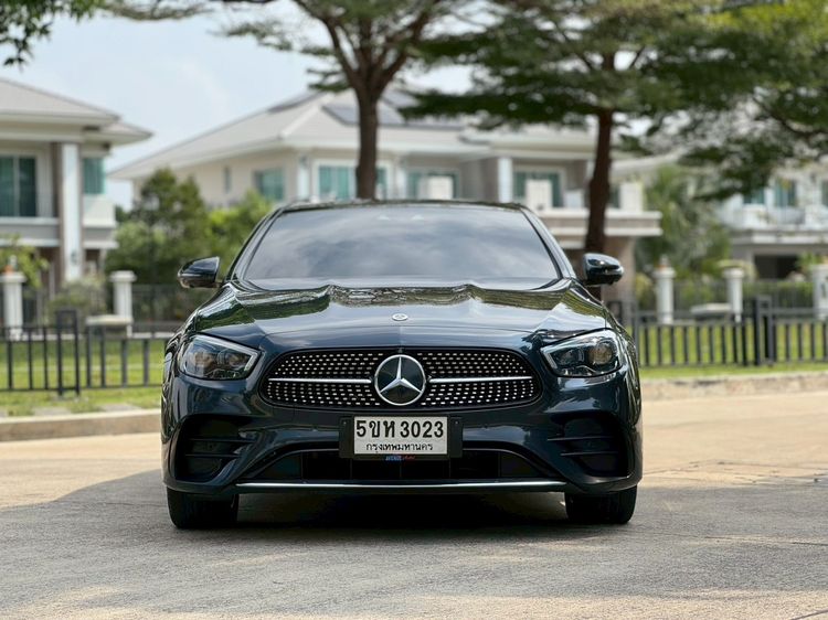 Mercedes-Benz E-Class 2022 E300e Sedan ปลั๊กอินไฮบริด (PHEV) ไม่ติดแก๊ส เกียร์อัตโนมัติ เทา รูปที่ 4