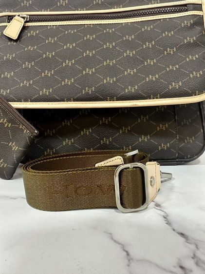 กระเป๋ายี่ห้อ  HOW Tote Bagไม่เคยใช้ ไม่มีตำหนิ สามารถใส่เอกสาร สำหรับถือและสะพาย ได้ทั้ง 2 แบบ รูปที่ 2