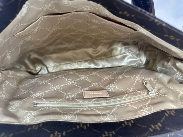 กระเป๋ายี่ห้อ  HOW Tote Bagไม่เคยใช้ ไม่มีตำหนิ สามารถใส่เอกสาร สำหรับถือและสะพาย ได้ทั้ง 2 แบบ รูปที่ 3