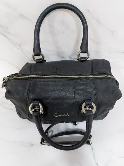 COACH Ashley Satchel มีตำหนื สามารถคล้องแขนและสะพายไหลได้ รูปที่ 5
