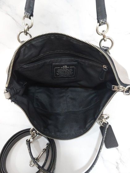 Coach รุ่น Coach Kelsey Satchel in Exotic Embossed Lether ใหม่และสวยมาก มีความเก๋มากๆ. ตรงที่นำหนังงูมาตกแต่งสายสั้น สายยาวและอีกหลายจุด รูปที่ 3