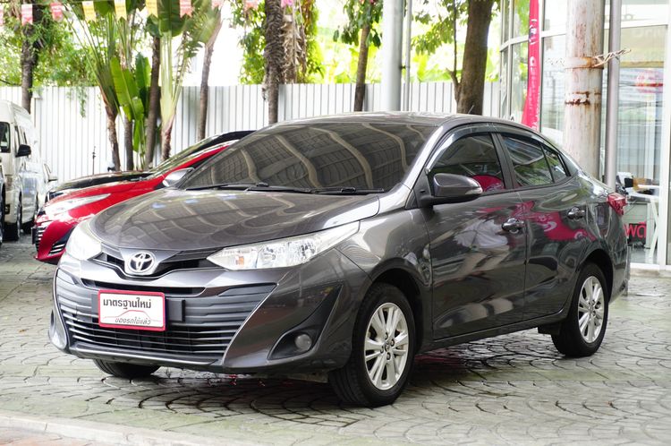 รถ Toyota Yaris ATIV 1.2 E สี เทา