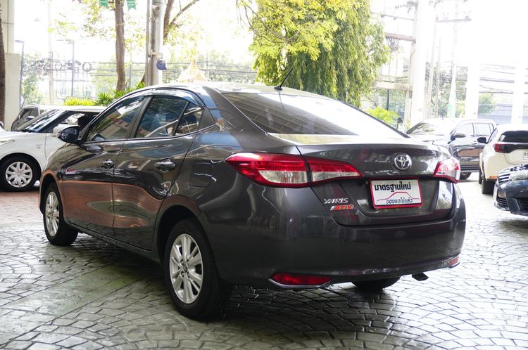 Toyota Yaris ATIV 2018 1.2 E Sedan เบนซิน ไม่ติดแก๊ส เกียร์อัตโนมัติ เทา รูปที่ 4