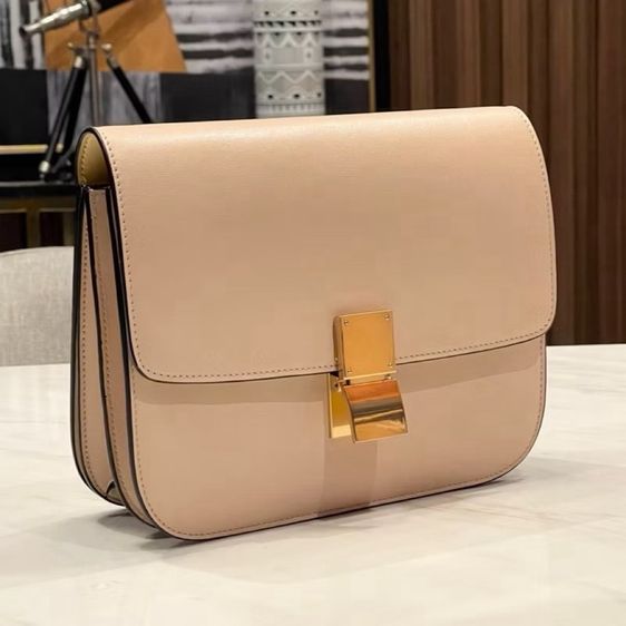 Celine Medium Classic Box Blush Lambskin Lather ซีลีนสีชมพู กระเป๋าหนังสีชมพู กระเป๋าสีบรัช รูปที่ 2