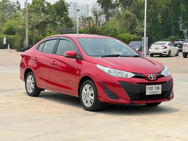 Toyota Yaris ATIV 2017 1.2 E Sedan เบนซิน เกียร์อัตโนมัติ แดง รูปที่ 3