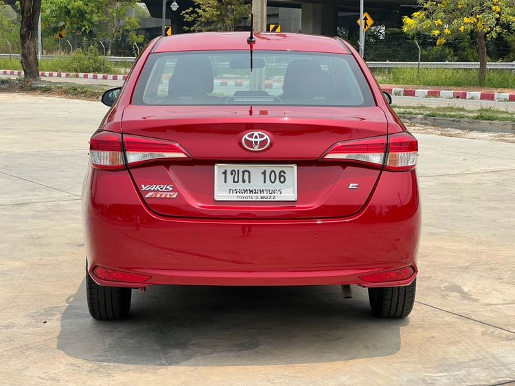 Toyota Yaris ATIV 2017 1.2 E Sedan เบนซิน เกียร์อัตโนมัติ แดง รูปที่ 4