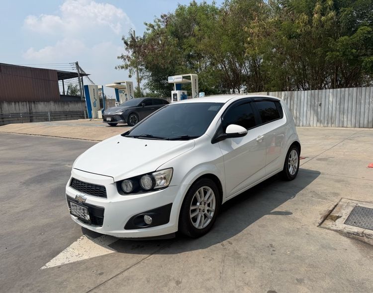 Chevrolet Sonic  2014 1.4 LS Sedan เบนซิน ไม่ติดแก๊ส เกียร์อัตโนมัติ ขาว รูปที่ 4