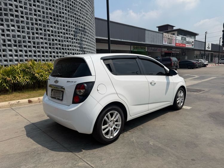 รถ Chevrolet Sonic  1.4 LS สี ขาว