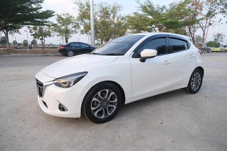 Mazda Mazda 2 2017 1.5 Skyactiv-D XD Sports Sedan ดีเซล ไม่ติดแก๊ส เกียร์อัตโนมัติ ขาว รูปที่ 3