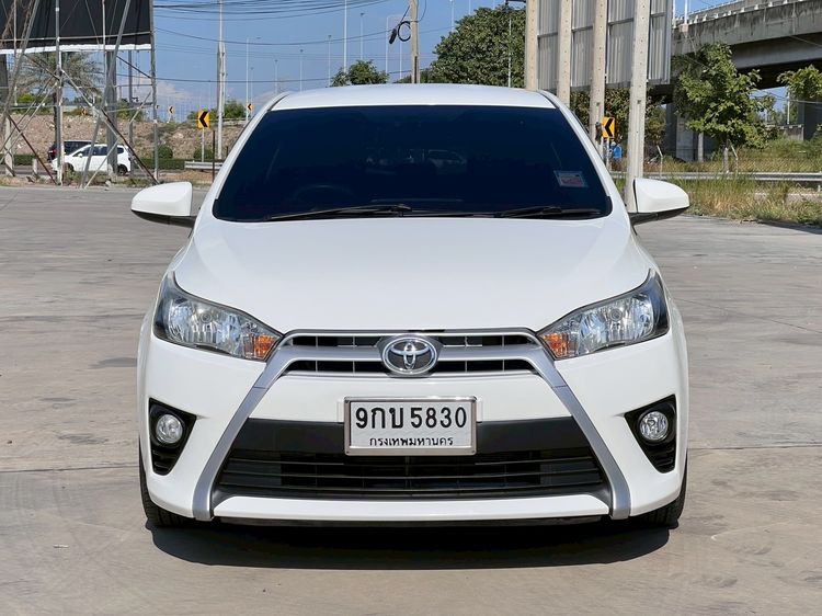 Toyota Yaris 2015 1.2 E Sedan เบนซิน เกียร์อัตโนมัติ ขาว รูปที่ 2
