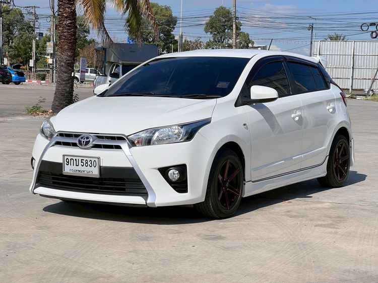 รถ Toyota Yaris 1.2 E สี ขาว