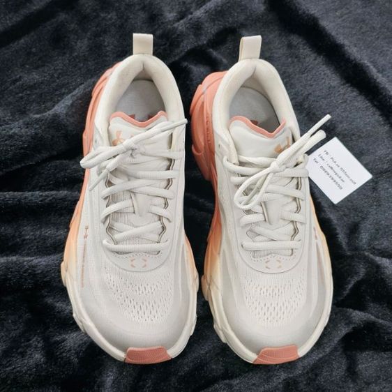 Under Armour Halo รุ่นใหม่รองเท้าวิ่ง ใหม่กริบ สีสวยๆ
▪︎37.5 EUR ▪︎6.5 US ▪︎23.5 CM รูปที่ 11